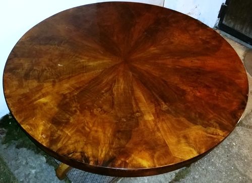 Runder 120cm-Biedermeier Nußbaum-Tisch um 1850/60