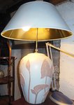 Große Lampe in Jugendstil-Art Ton-Lampe mit weiß-goldenem Schirm