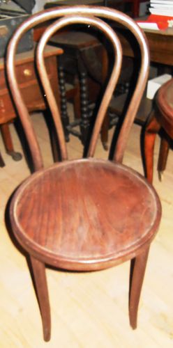 Zwei Stühlel in der Art eines Thonet-Stuhls