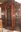 Wohnzimmer-Vitrinenschrank um 1840 Nussbaum-wurzelfurniert