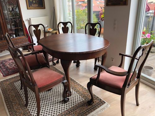 Chippendale-Tisch mit Stühlen