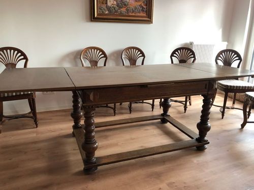 Grosse Gründerzeit-Tischgruppe mit 6 Stühlen